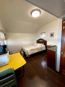 Lakefront Cottage for a Romantic Weekend Getaway near Manchester, New Hampshire - Image 3