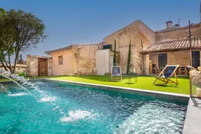 Cottage avec barbecue, piscine et jardin | Vue ville - Image 5