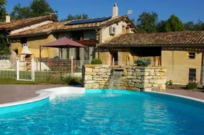 Fully equipped gite with garden, private pool & BBQ | River view | Dogs allowed - Image 4