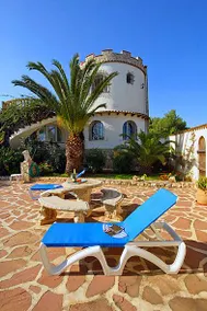 Holiday home with barbecue, terrace & garden - Image 2