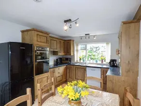 Fully equipped cottage with garden - Image 5