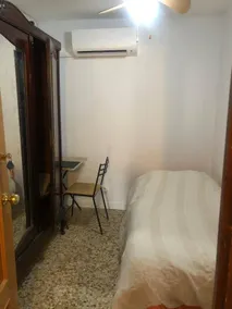 Charming dedicated room - Image 1