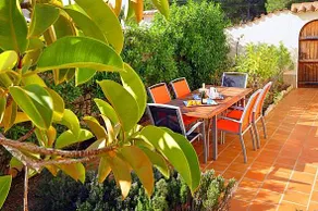 Holiday home with barbecue, terrace & garden - Image 5
