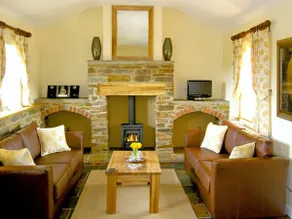 Cottage with garden - Image 2