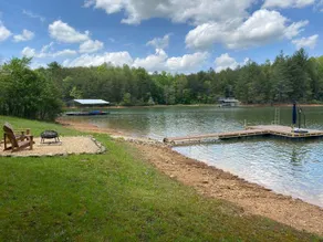 Holiday home with barbeque & terrace | Lake view - Image 4