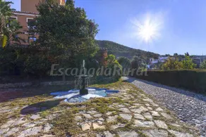 Cottage with garden, barbeque & pool | Garden view - Image 3