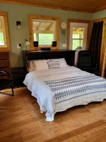 Serene Tiny Cabin Perfect for Relaxing Couples Getaway in Central Huron, Ontario - Image 4