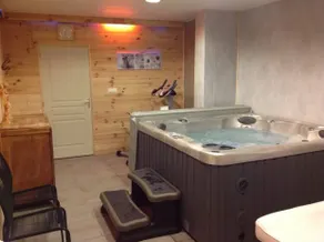 Gite with barbeque, garden & sauna | Lake view - Image 4