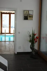 Apartamento con sauna, piscina y jardín - Image 3