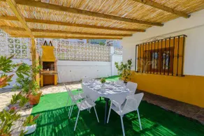 Cottage with garden, pool & barbecue | Lake view - Image 4