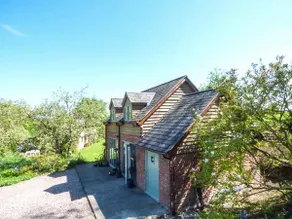 Cottage with terrace & garden - Image 2
