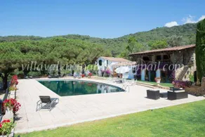 Lovely cottage with BBQ, garden & pool | Garden view | Pets are welcome - Image 5