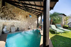 Casa vacacional con piscina privada, internet de alta velocidad y jardín | Vistas al jardín | Ideal para trabajar remoto - Image 3