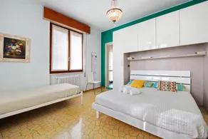 Chambre privée avec jardin, terrasse et piscine | Vue jardin - Image 2