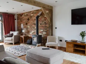 Cottage with BBQ, hot tub & garden | River view - Image 2