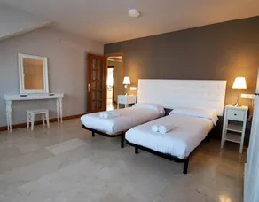 Child-friendly holiday home with garden & barbeque - Image 2