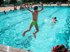 Location insolite avec piscine chauffée - Image 3