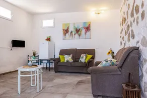 Apartment with terrace, pool & garden | Mountain view - Image 4