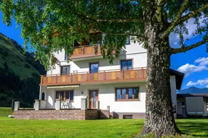 Flat with terrace | Garden view - Image 3