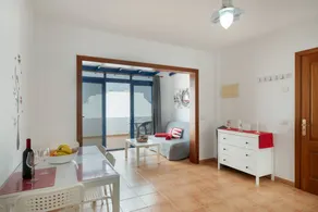 Vacation Home 'Rojo' with Sea View and Wi-Fi - Image 5