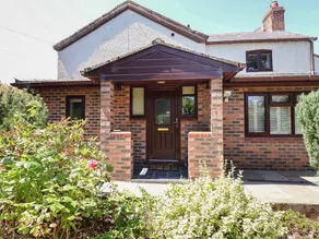 Child-friendly cottage with garden - Image 2