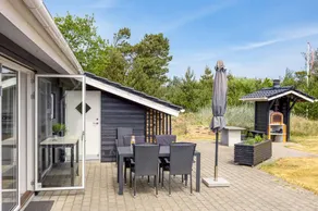 Holiday home with terrace, garden & BBQ - Image 2