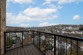 Holiday apartment with fast internet & terrace | City view | Good for workation - Image 5