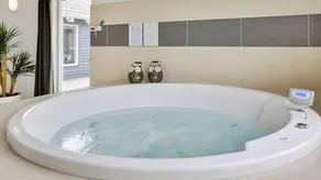 Family-friendly holiday home with jacuzzi, garden & sauna | Pets allowed - Image 3