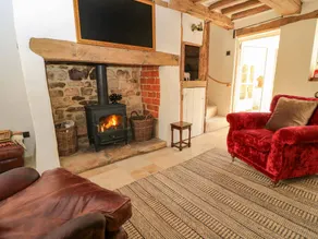 Fully equipped cottage with garden - Image 4