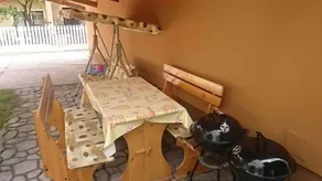 Holiday apartment with terrace, BBQ & garden - Image 4