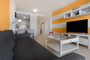 Charmant appartement de vacances avec jardin, terrasse et piscine | Vue ville | À côté de la plage | Parfait pour le travail à distance | Avec animaux bienvenus - Image 5