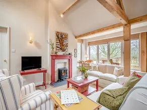 Family-oriented cottage with garden & barbeque - Image 2