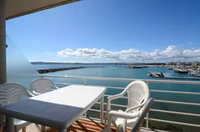Appartement avec terrasse et piscine - Image 2