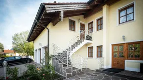 Holiday apartment with jacuzzi, sauna & terrace | Mountain view - Image 1