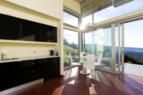 Luxury Suite Getaway with a Private Outdoor Tub near Wollongong, New South Wales - Image 3
