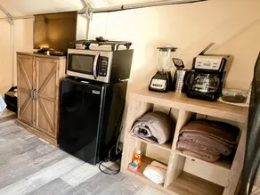 Glamp Like Never Before: Safari Tent Rental Paradise in Cibolo, Texas - Image 3