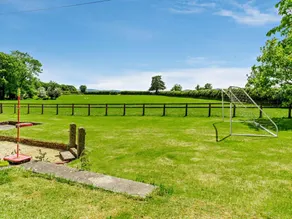 Cottage with garden - Image 4