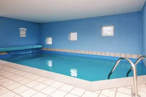 Holiday home with sauna, garden & pool - Image 2
