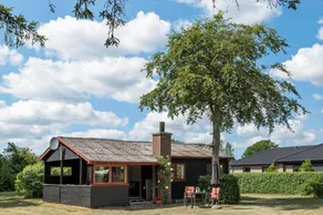 Holiday home with terrace & BBQ | Pet-friendly - Image 2