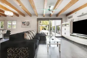 Holiday home with garden, fast internet & private pool | Mountain view - Image 5