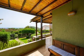 Maison de vacances conviviale et familiale avec terrasse, jardin et barbecue | Vue jardin - Image 2