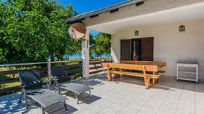 Casa con terraza, barbacoa y jardín | Vistas al mar - Image 2
