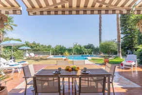 Voll ausgestattetes Ferienhaus mit Terrasse, Grill und Pool | Meerblick - Image 2
