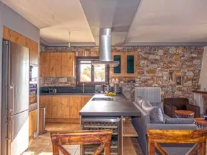 Holiday home with private pool, garden & terrace - Image 2