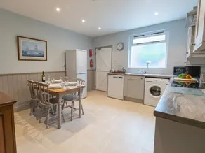 Cottage with garden - Image 3