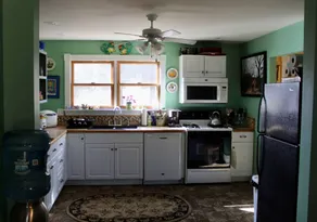 Holiday home with garden & terrace - Image 3