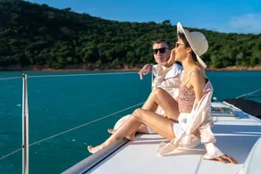 Beautiful boat | Beach nearby - Image 5