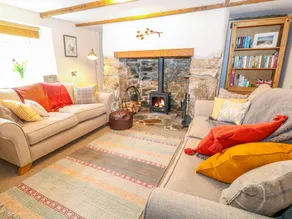 Cottage with BBQ & garden | Beach view - Image 2
