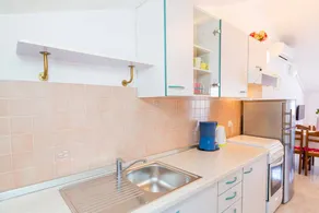 Flat with 2 rooms for 5 persons - Image 4