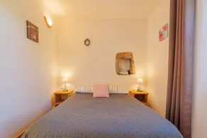 Encantadora hostal con desayuno con jardín y terraza | Vistas al jardín - Image 3